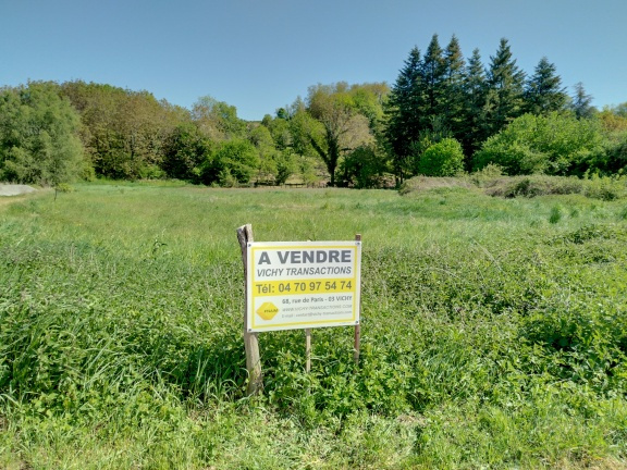 TERRAIN DE 9 000m2